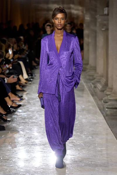 Look 64